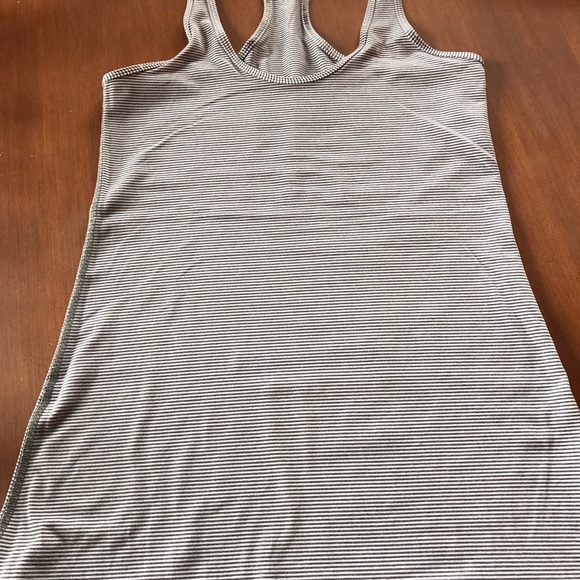 Camisole lignée grise lululemon grandeur 6 - Picture 1 of 2